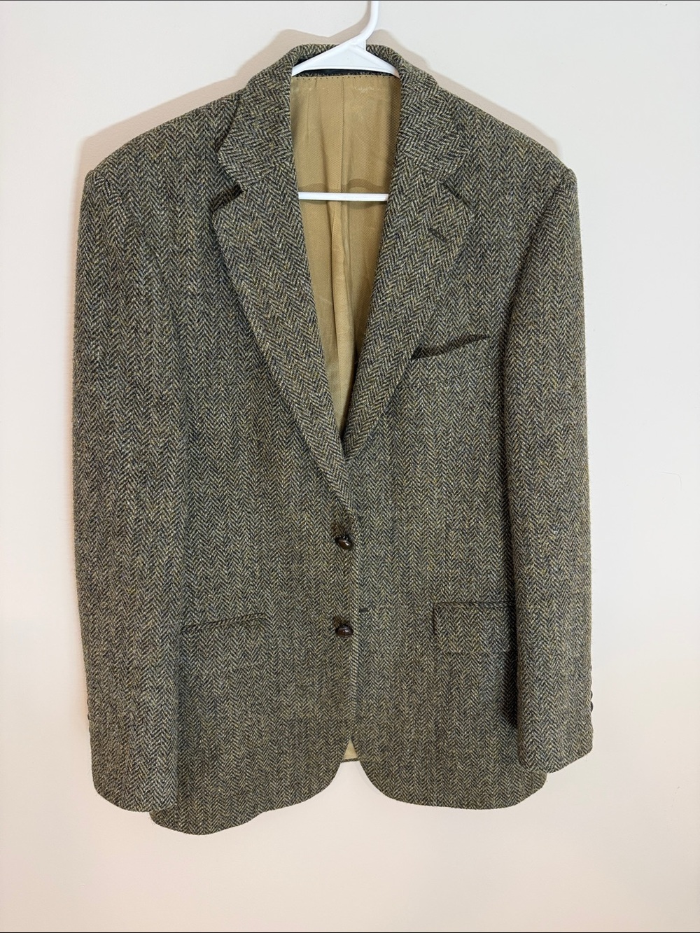 Harris Tweed Herringbone Wool Sport Coat in Olive-Tan